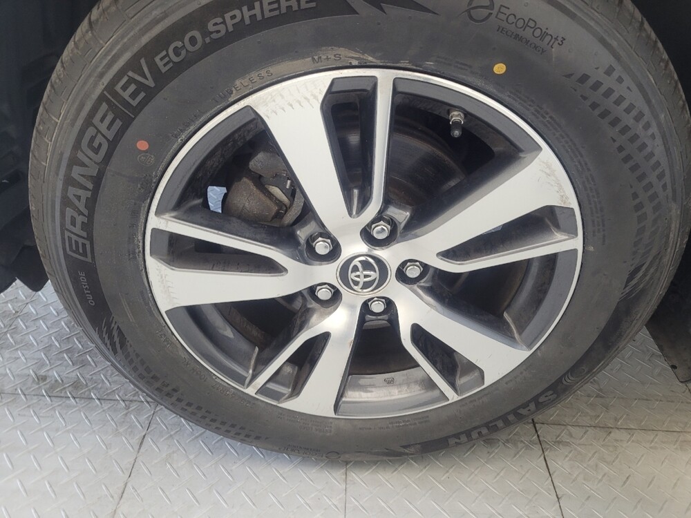 2018 Toyota RAV4 in Chesapeake, VA 23320 - 18057280 31