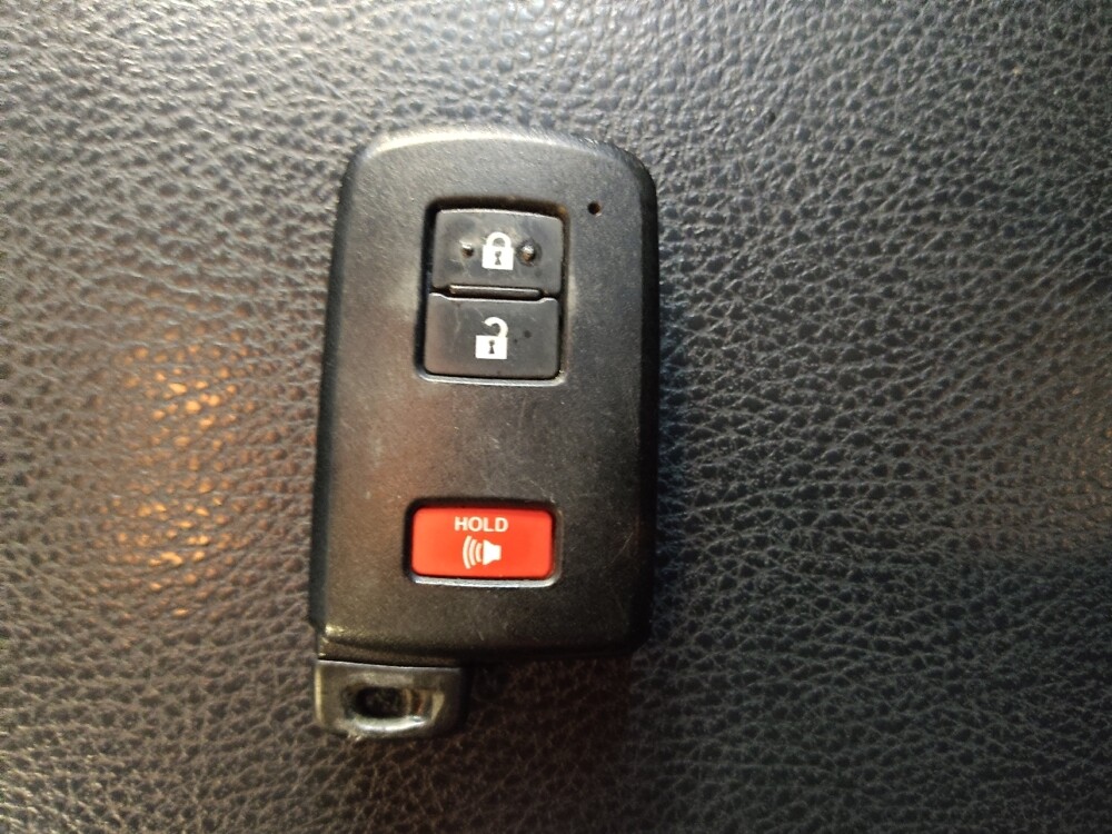 2018 Toyota RAV4 in Chesapeake, VA 23320 - 18057280 32