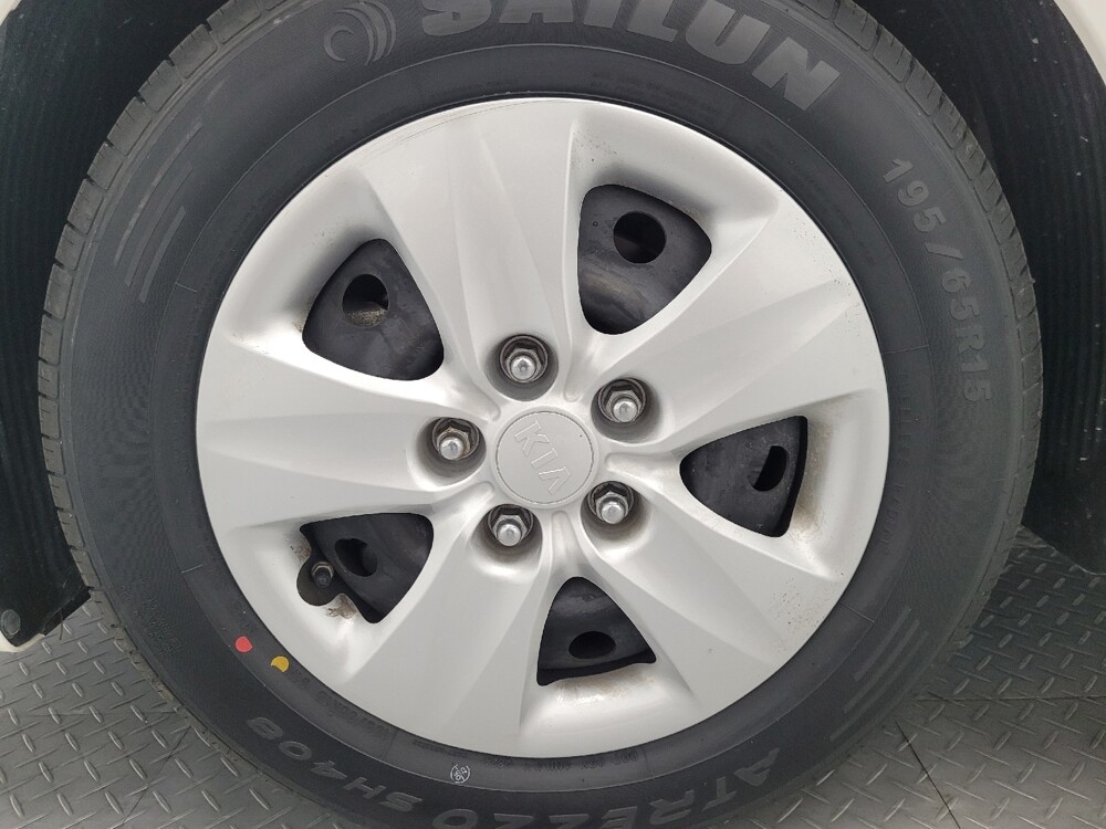 2017 Kia Forte in Las Vegas, NV 89102 - 18057367 31