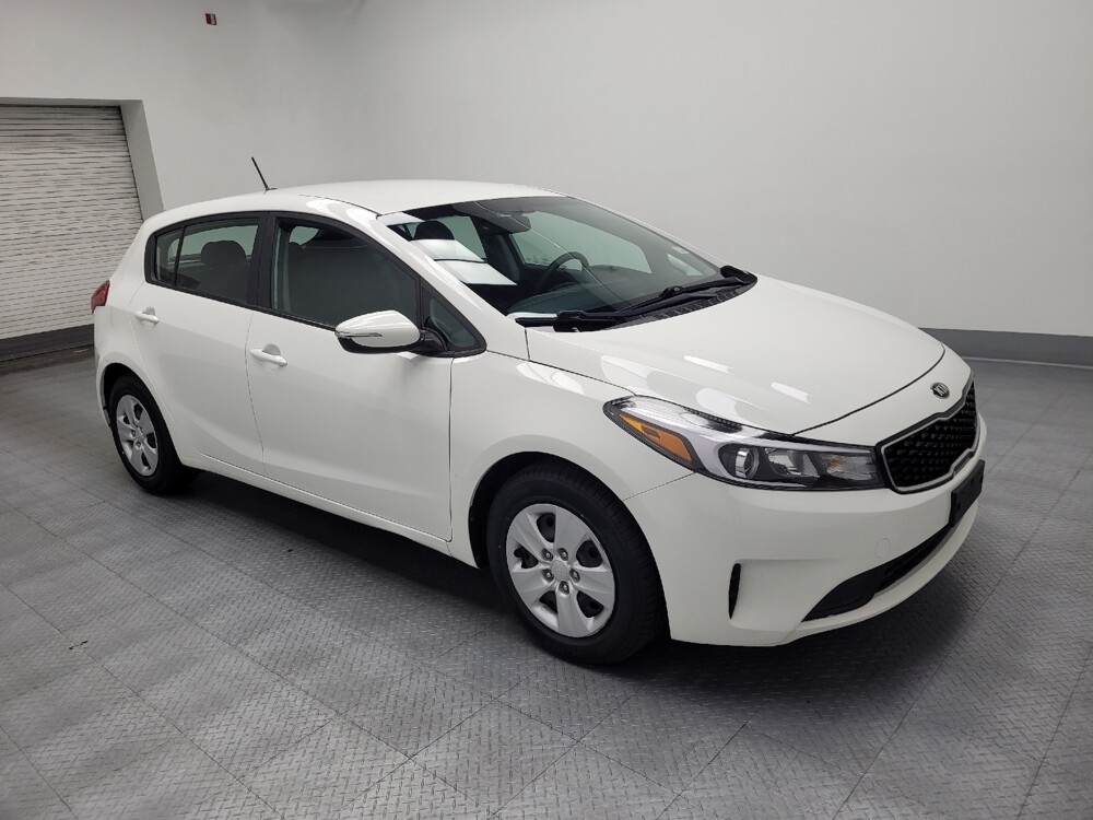 2017 Kia Forte in Las Vegas, NV 89102 - 18057367 11