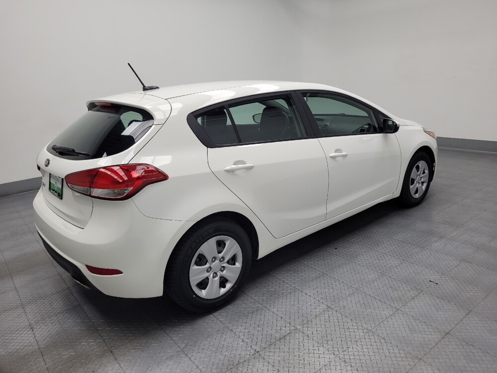 2017 Kia Forte in Las Vegas, NV 89102 - 18057367 10