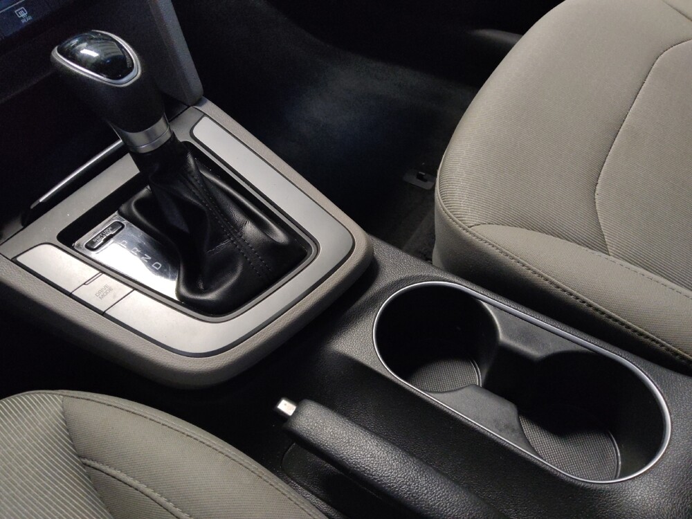 2017 Hyundai Elantra in Live Oak, TX 78233 - 18057582 26