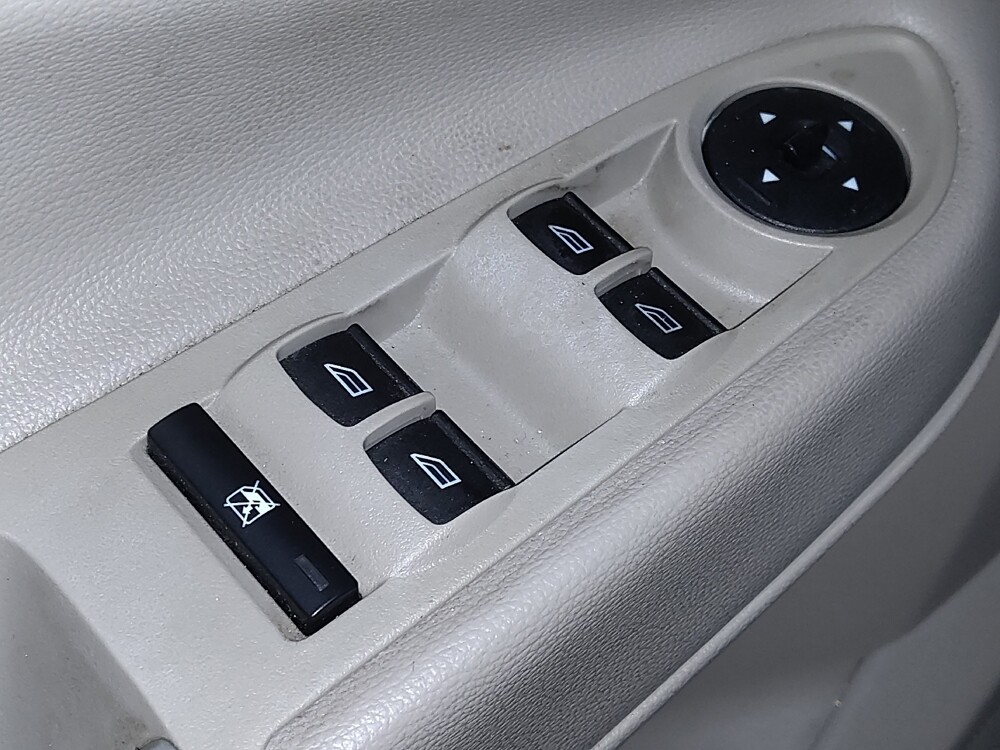 2018 Ford Escape in Jacksonville, FL 32210 - 18057792 27