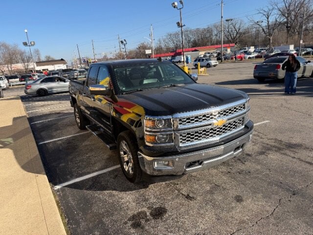 2015 Chevrolet Silverado 1500 in Indianapolis, IN 46222-4002 - 18057825 4