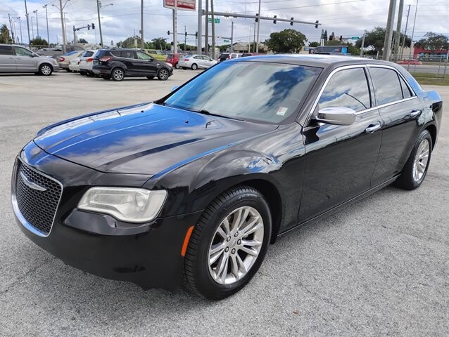 2017 Chrysler 300 in Hudson, FL 34669 - 18057847 4
