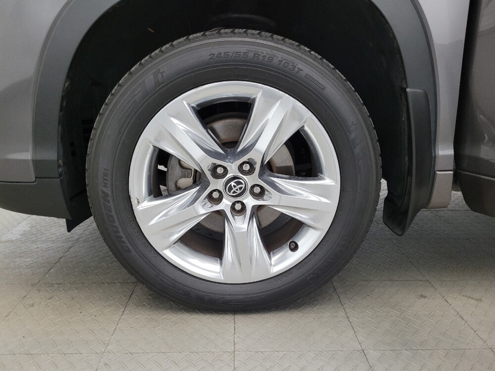 2018 Toyota Highlander in Pittsburgh, PA 15236 - 18058007 31