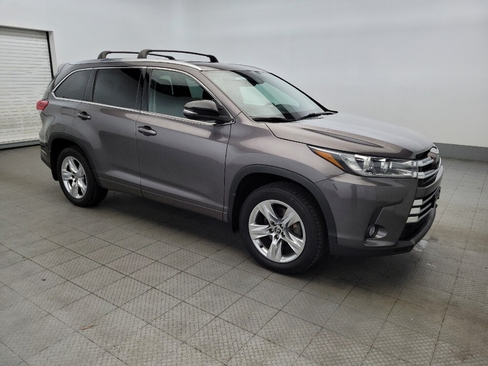 2018 Toyota Highlander in Pittsburgh, PA 15236 - 18058007 11