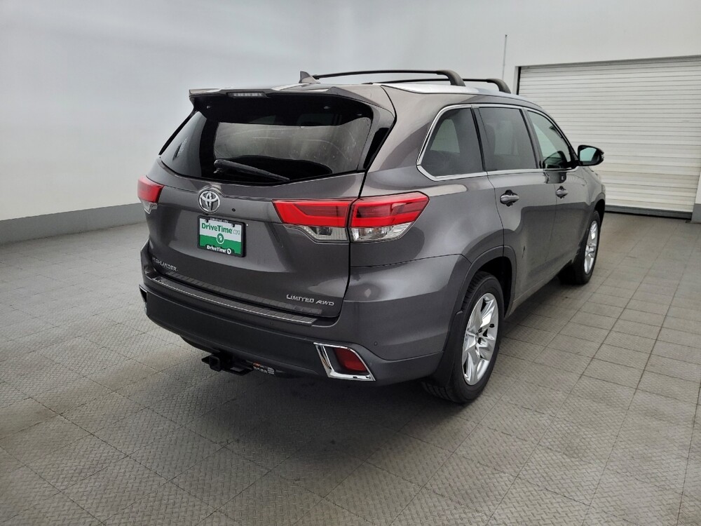 2018 Toyota Highlander in Pittsburgh, PA 15236 - 18058007 9