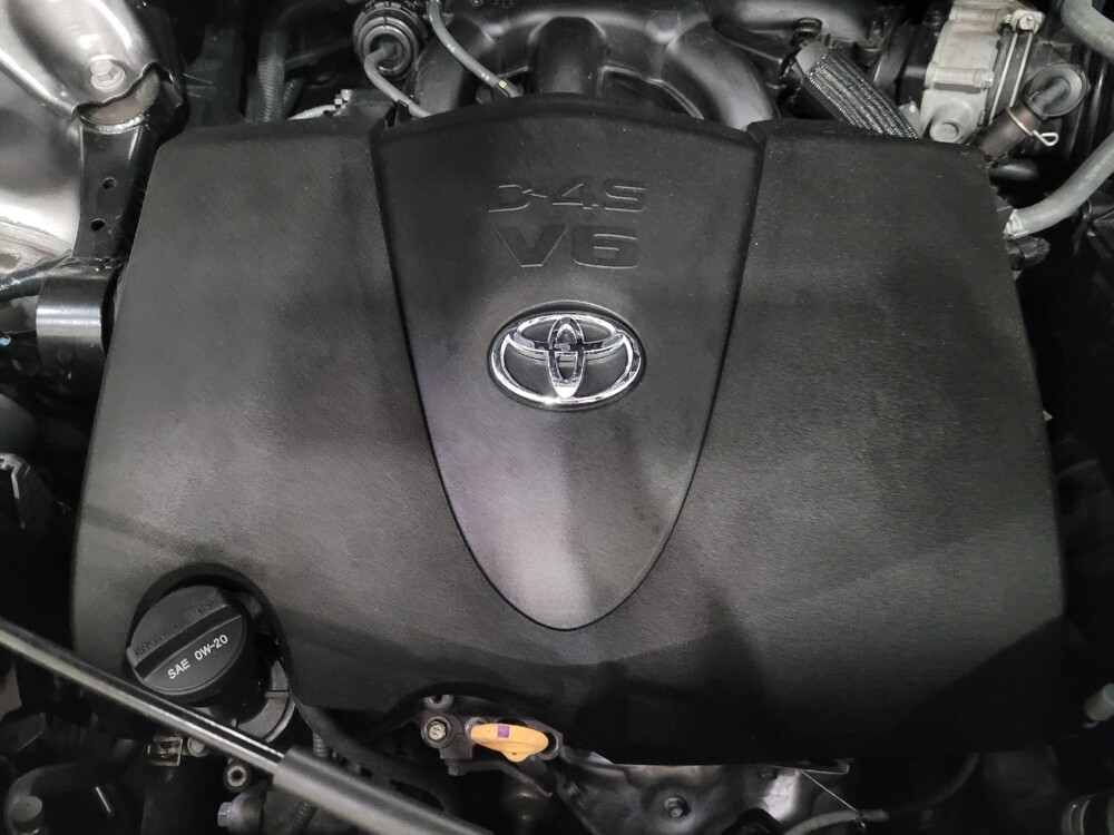 2018 Toyota Highlander in Pittsburgh, PA 15236 - 18058007 30