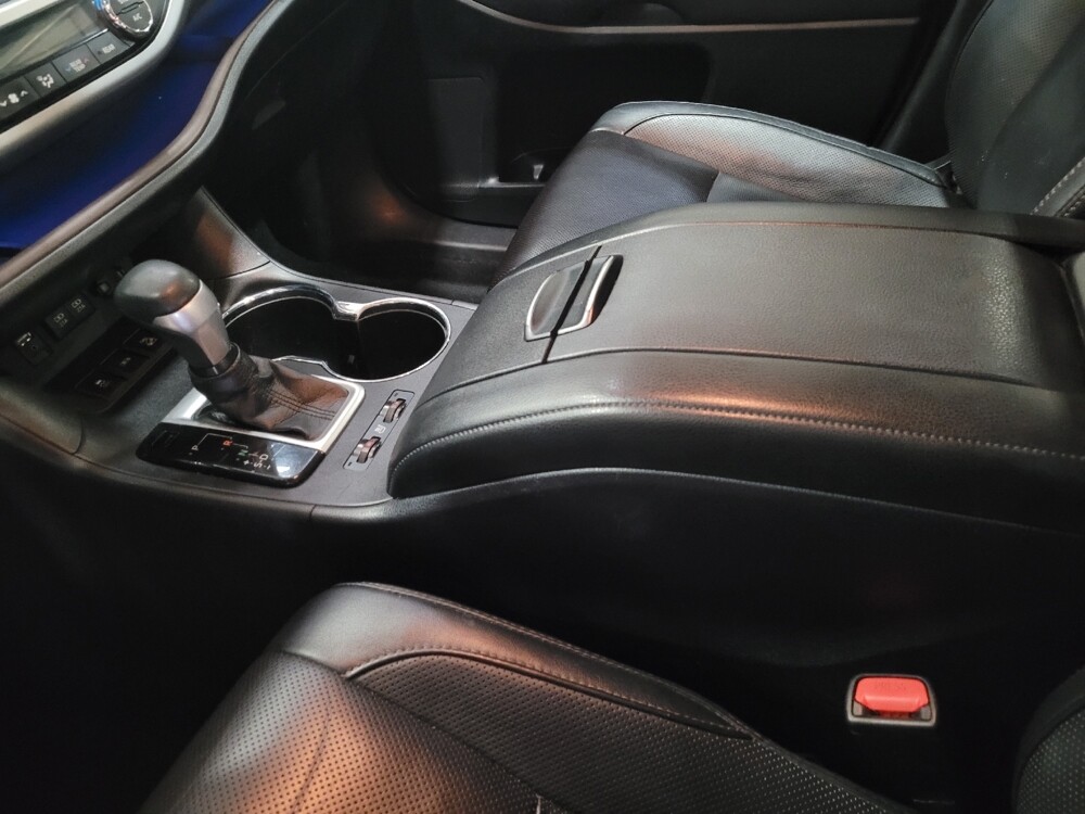 2018 Toyota Highlander in Pittsburgh, PA 15236 - 18058007 26