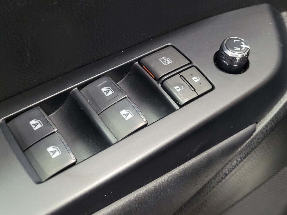 2018 Toyota Highlander in Pittsburgh, PA 15236 - 18058007 27