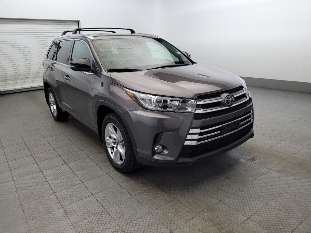 2018 Toyota Highlander in Pittsburgh, PA 15236 - 18058007 13