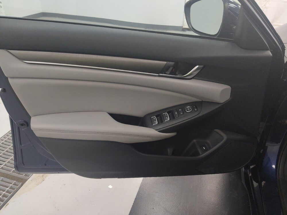 2018 Honda Accord in St. Louis, MO 63125 - 18058058 27