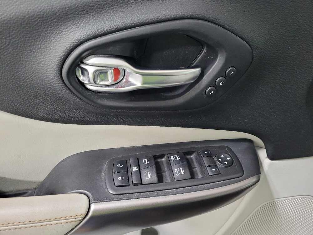 2019 Jeep Cherokee in Langhorne, PA 19047 - 18058190 27