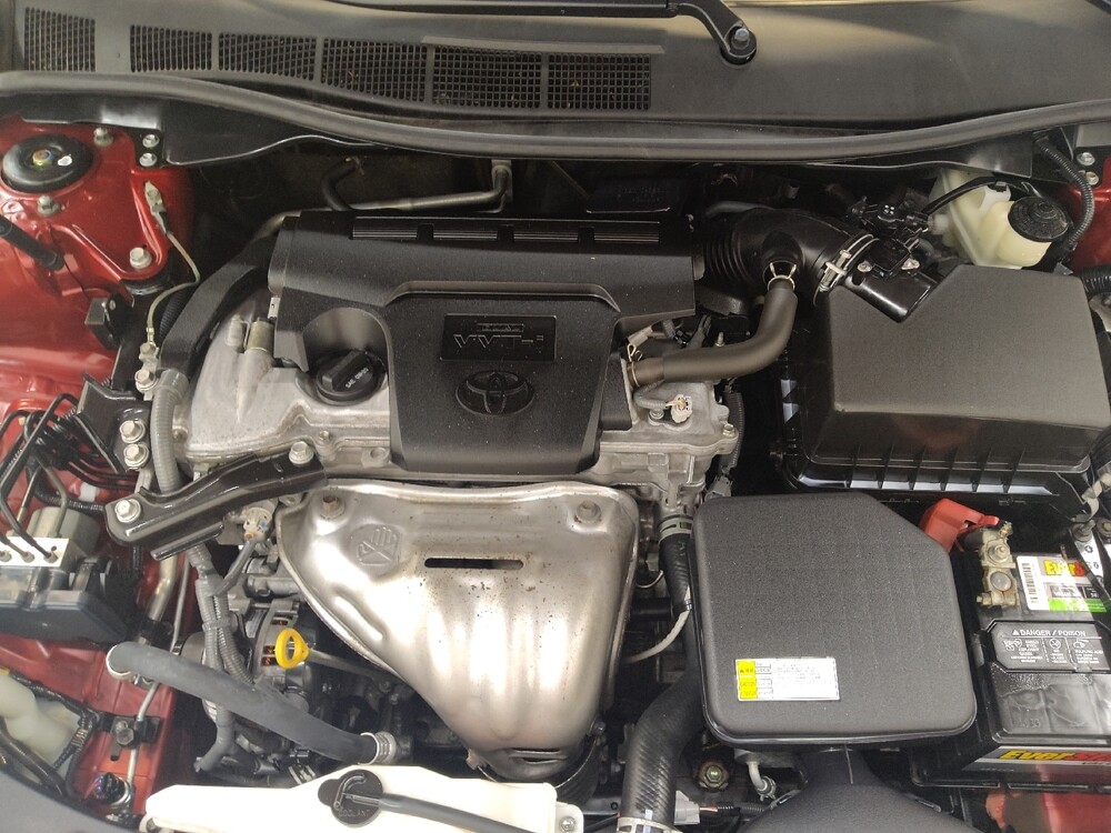 2016 Toyota Camry in Cincinnati, OH 45255 - 18058384 30