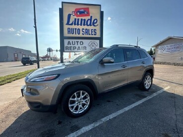 2017 Jeep Cherokee in Wadena, MN 56482