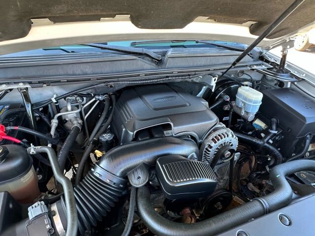 2015 Chevrolet Suburban in Wadena, MN 56482 - 18058719 9