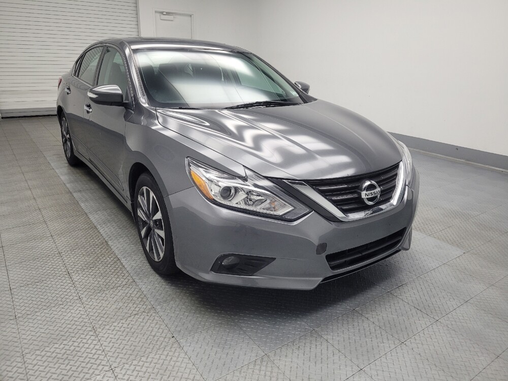 2017 Nissan Altima in Ft Wayne, IN 46805 - 18059024 13