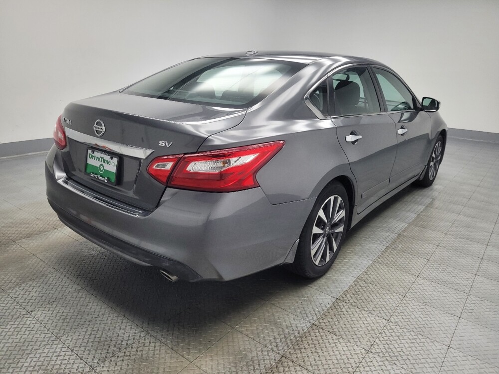 2017 Nissan Altima in Ft Wayne, IN 46805 - 18059024 9