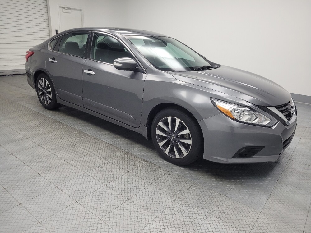 2017 Nissan Altima in Ft Wayne, IN 46805 - 18059024 11