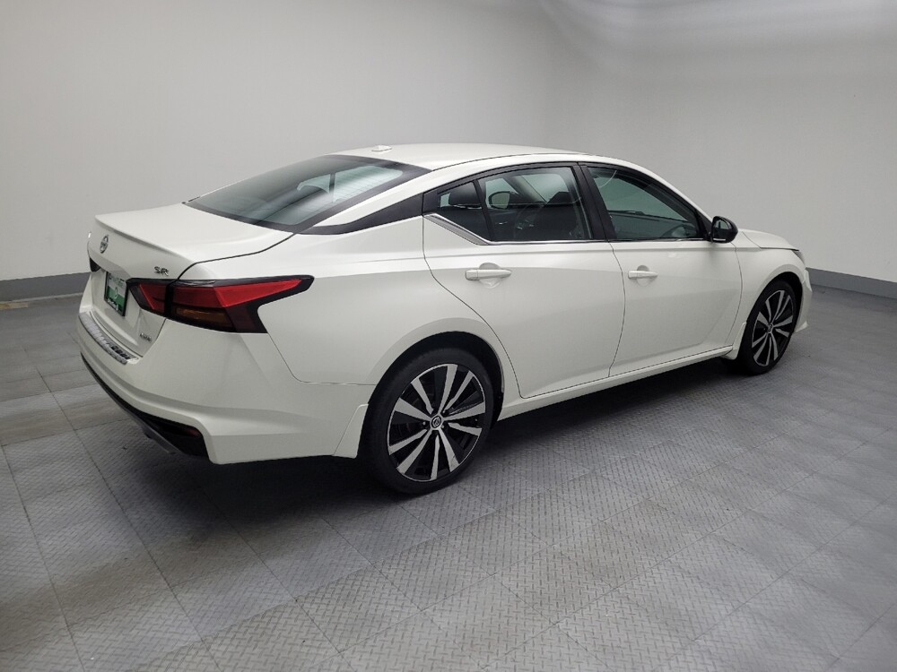 2019 Nissan Altima in Des Moines, IA 50310 - 18059263 10