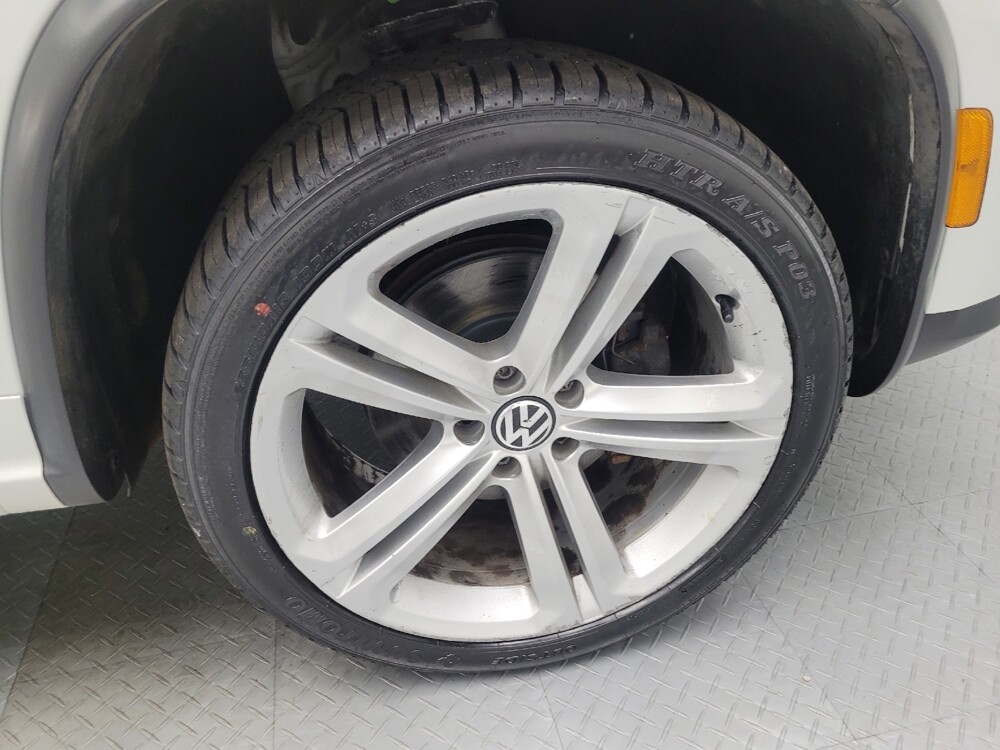2016 Volkswagen Tiguan in Des Moines, IA 50310 - 18059317 31