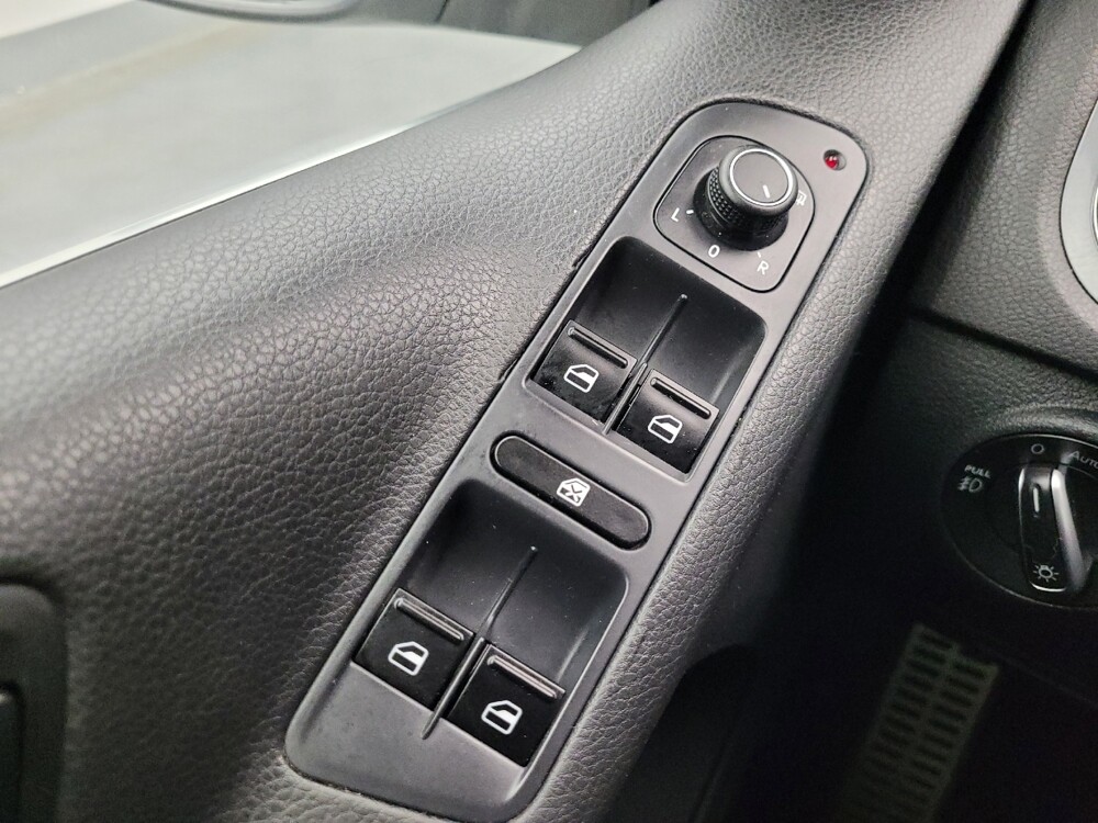 2016 Volkswagen Tiguan in Des Moines, IA 50310 - 18059317 27