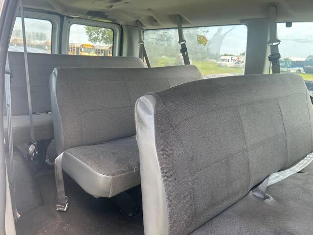 2004 Ford E-350 and Econoline 350 in Blauvelt, NY 10913 - 18059428 11