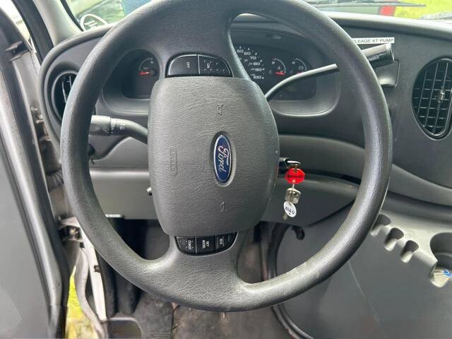 2004 Ford E-350 and Econoline 350 in Blauvelt, NY 10913 - 18059428 7