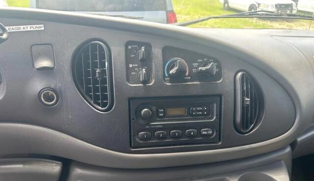 2004 Ford E-350 and Econoline 350 in Blauvelt, NY 10913 - 18059428 9