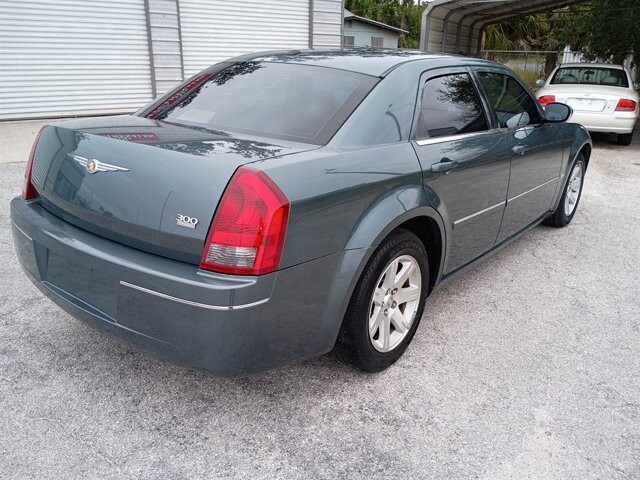 2006 Chrysler 300 in Hudson, FL 34669 - 18059724 8