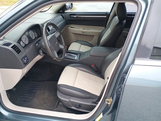 2006 Chrysler 300 in Hudson, FL 34669 - 18059724 10