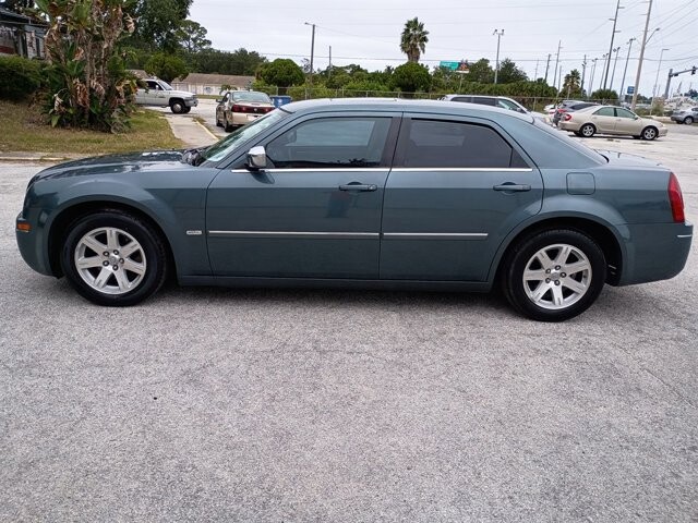 2006 Chrysler 300 in Hudson, FL 34669 - 18059724 5