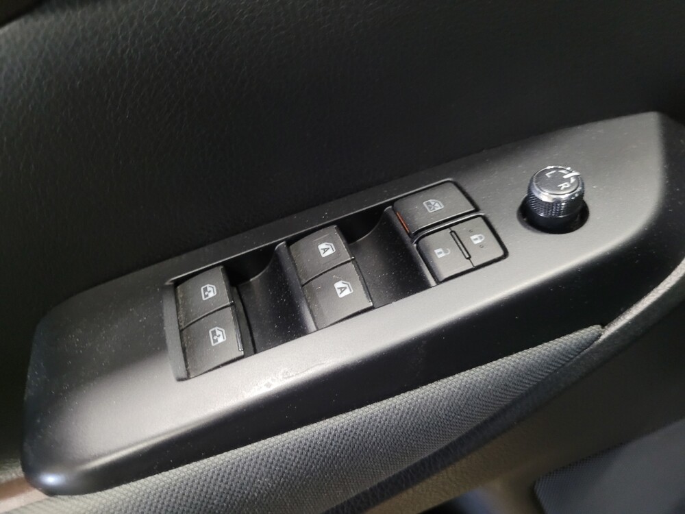 2019 Toyota Highlander in Temple Hills, MD 20746 - 18059925 27