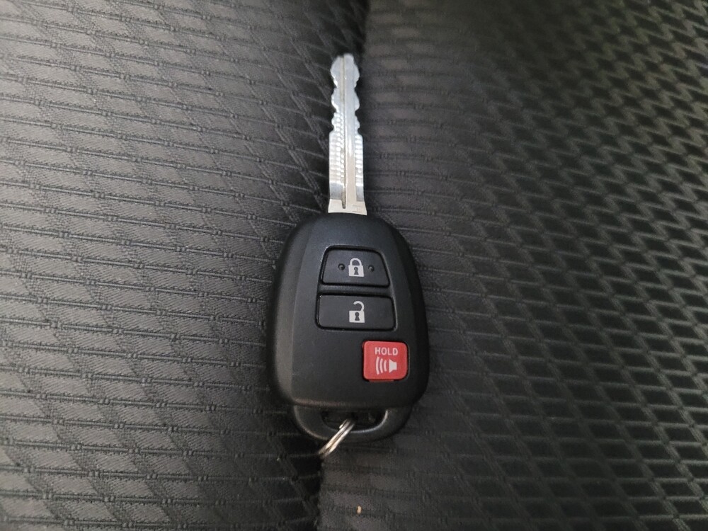 2019 Toyota Highlander in Temple Hills, MD 20746 - 18059925 32