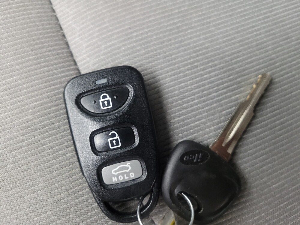 2017 Hyundai Elantra in Des Moines, IA 50310 - 18059942 32