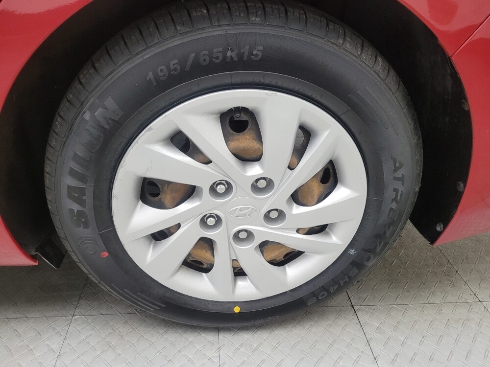 2017 Hyundai Elantra in Des Moines, IA 50310 - 18059942 31