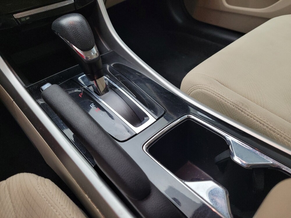 2017 Honda Accord in Eastpointe, MI 48021 - 18059950 26