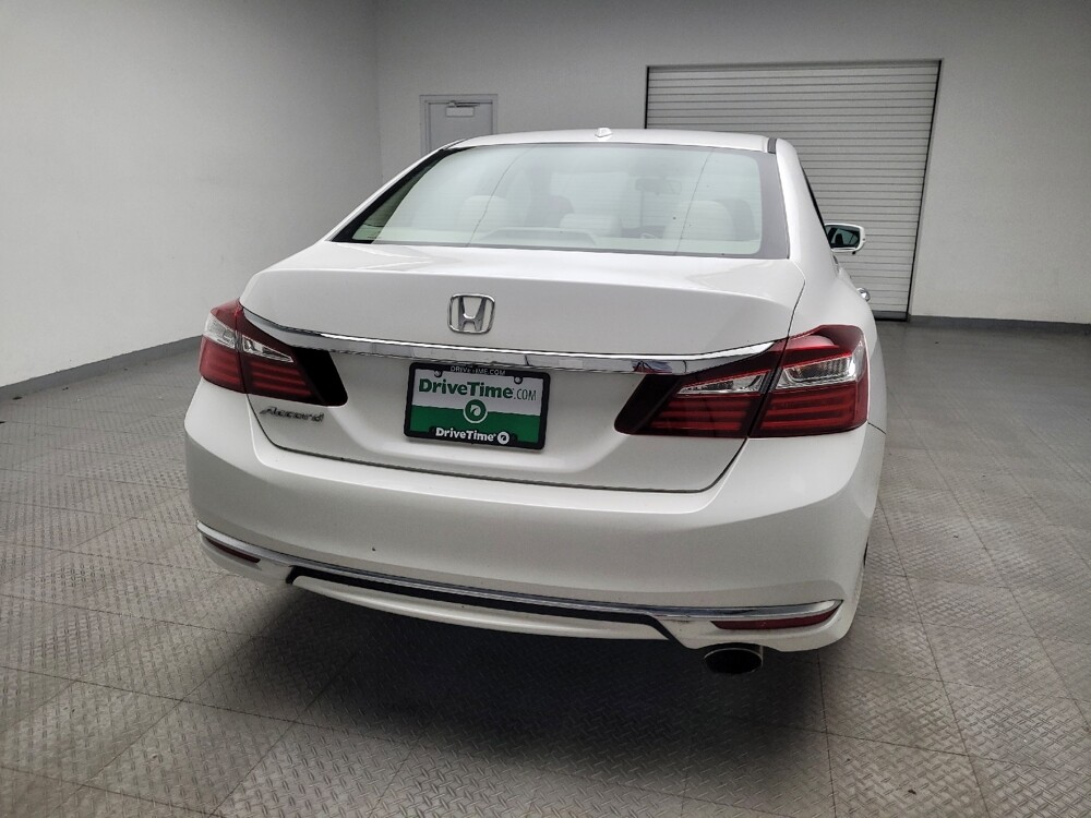 2017 Honda Accord in Eastpointe, MI 48021 - 18059950 7