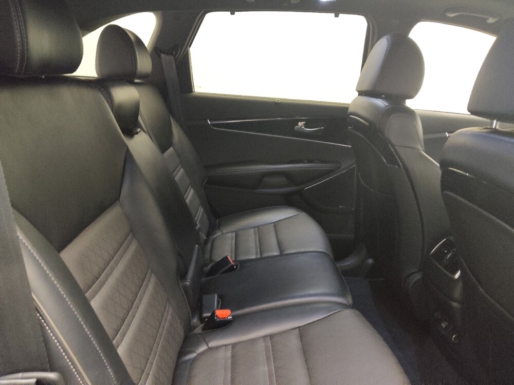 2019 Kia Sorento in Stone Mountain, GA 30083 - 18060156 19