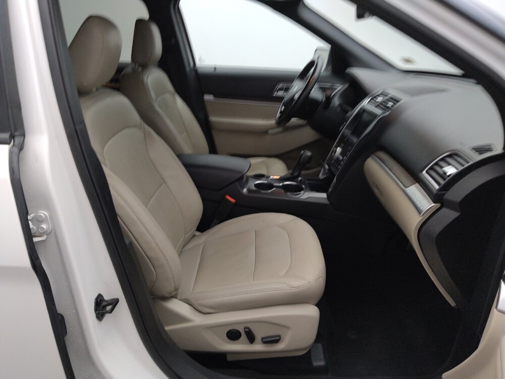 2019 Ford Explorer in St. Louis, MO 63136 - 18060391 21