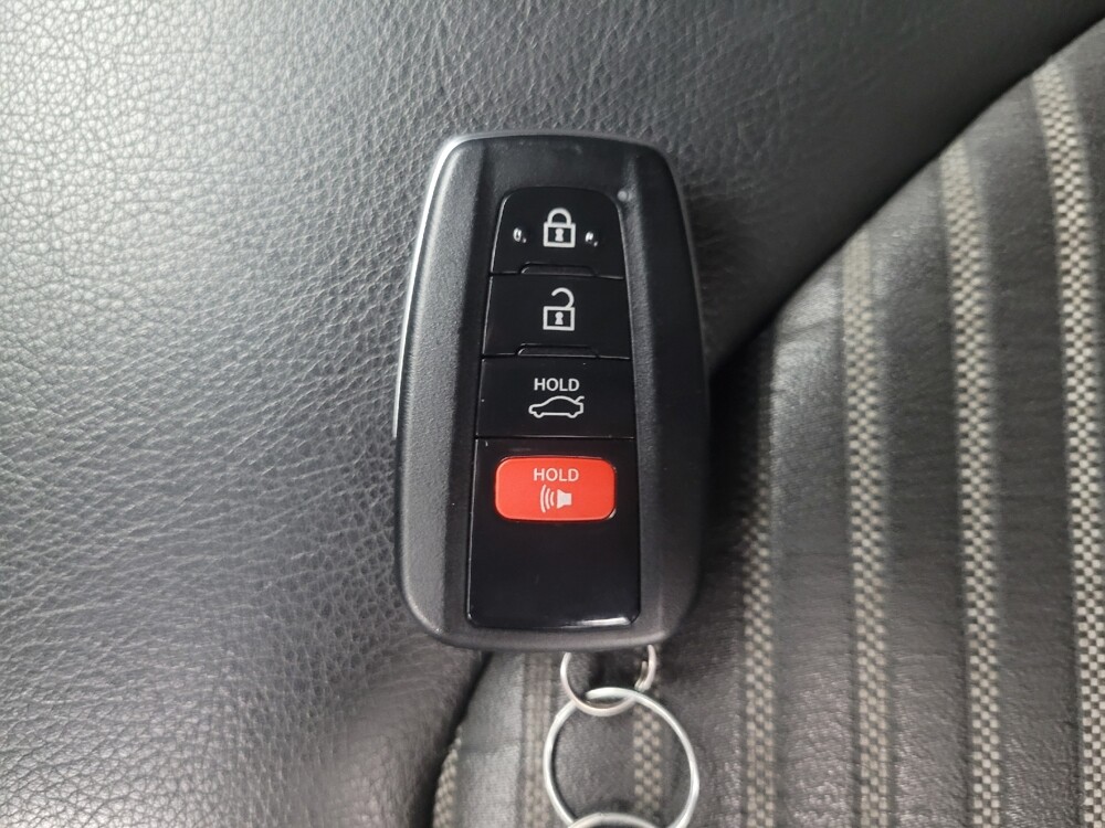 2018 Toyota Camry in Highland, IN 46322 - 18060440 32