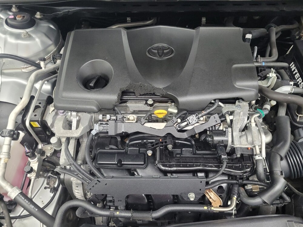 2018 Toyota Camry in Highland, IN 46322 - 18060440 30