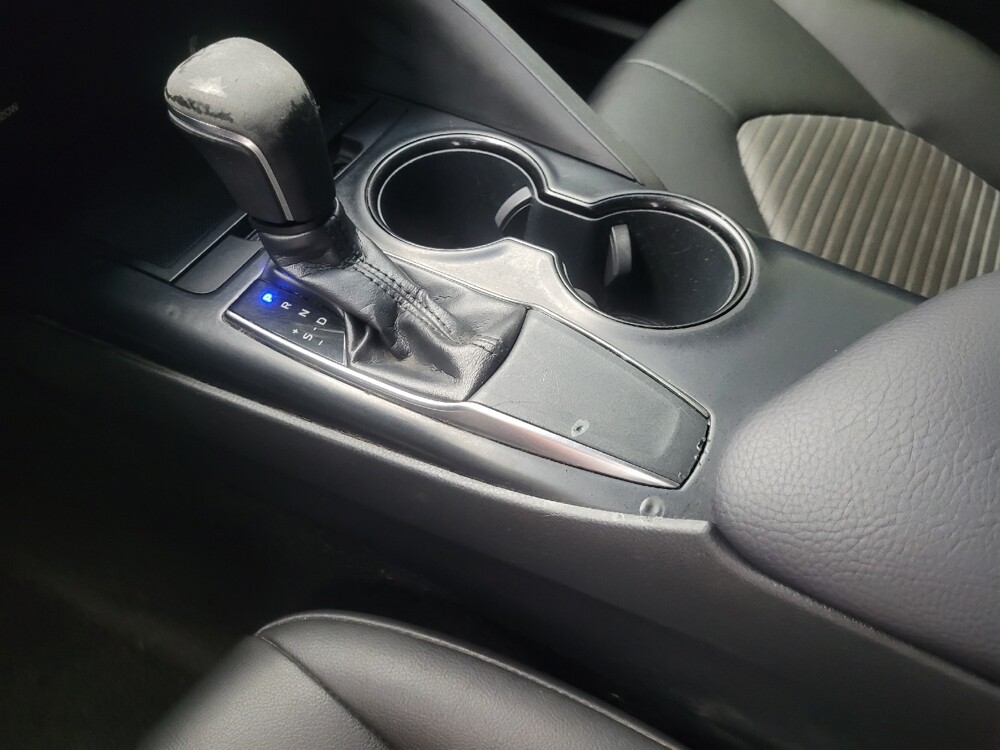 2018 Toyota Camry in Highland, IN 46322 - 18060440 26