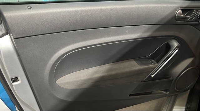 2013 Volkswagen Beetle in Conyers, GA 30094 - 18060486 9