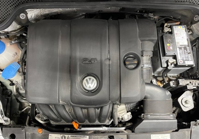 2013 Volkswagen Beetle in Conyers, GA 30094 - 18060486 8