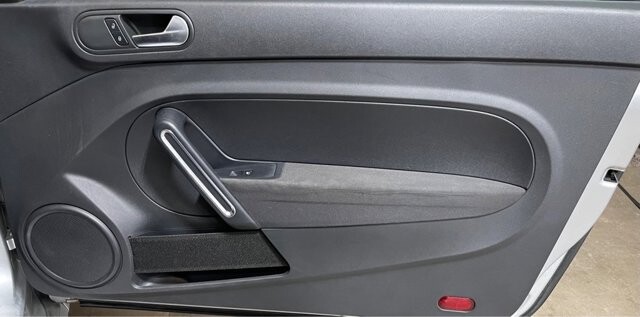 2013 Volkswagen Beetle in Conyers, GA 30094 - 18060486 16