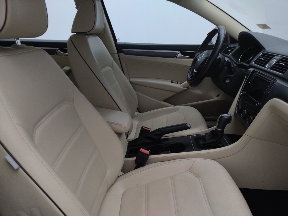 2017 Volkswagen Passat in Winston-Salem, NC 27103 - 18060626 21
