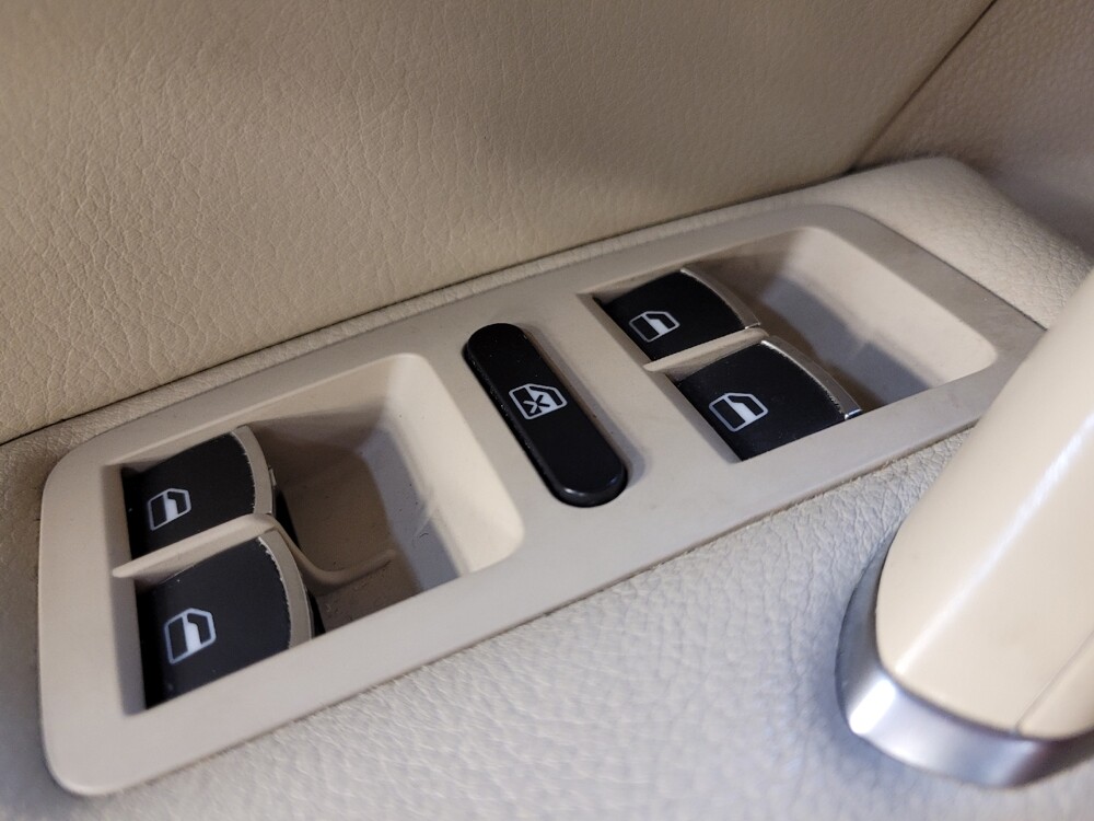 2017 Volkswagen Passat in Winston-Salem, NC 27103 - 18060626 27