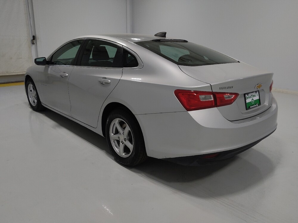 2018 Chevrolet Malibu in Columbus, OH 43231 - 18060652 5